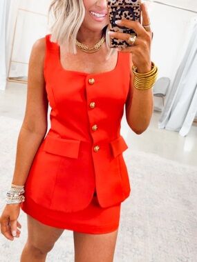 Red Sleeveless Button Front Mini Romper! ❤️